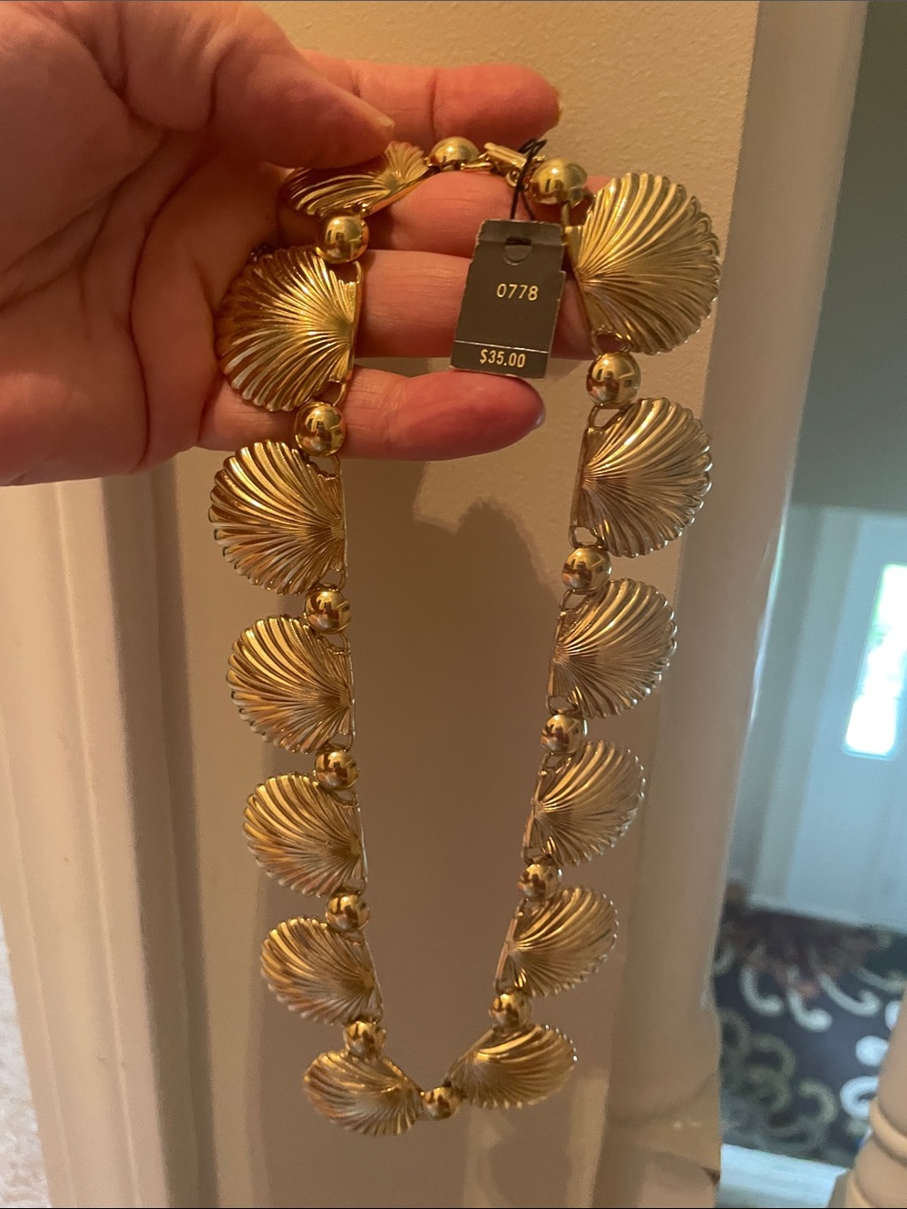 Vintage trifari scallop Gold Shell Necklace nwt - Picture 2 of 4